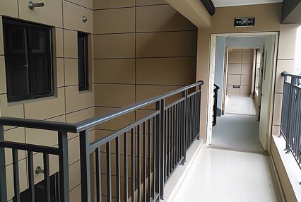 外连廊和内连廊楼梯一样吗