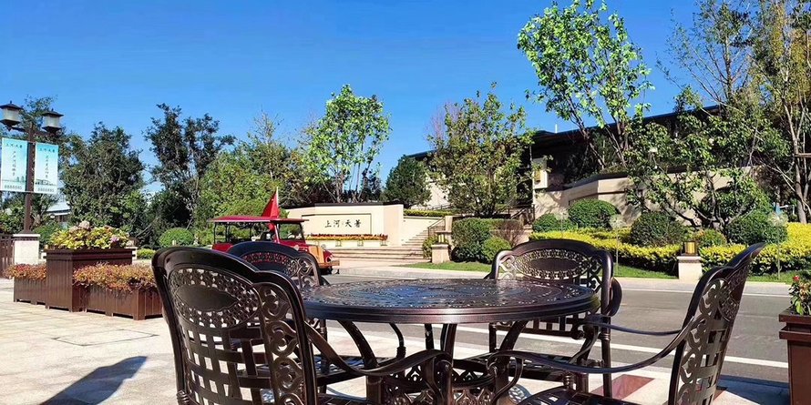 上河天著社区前广场实景图