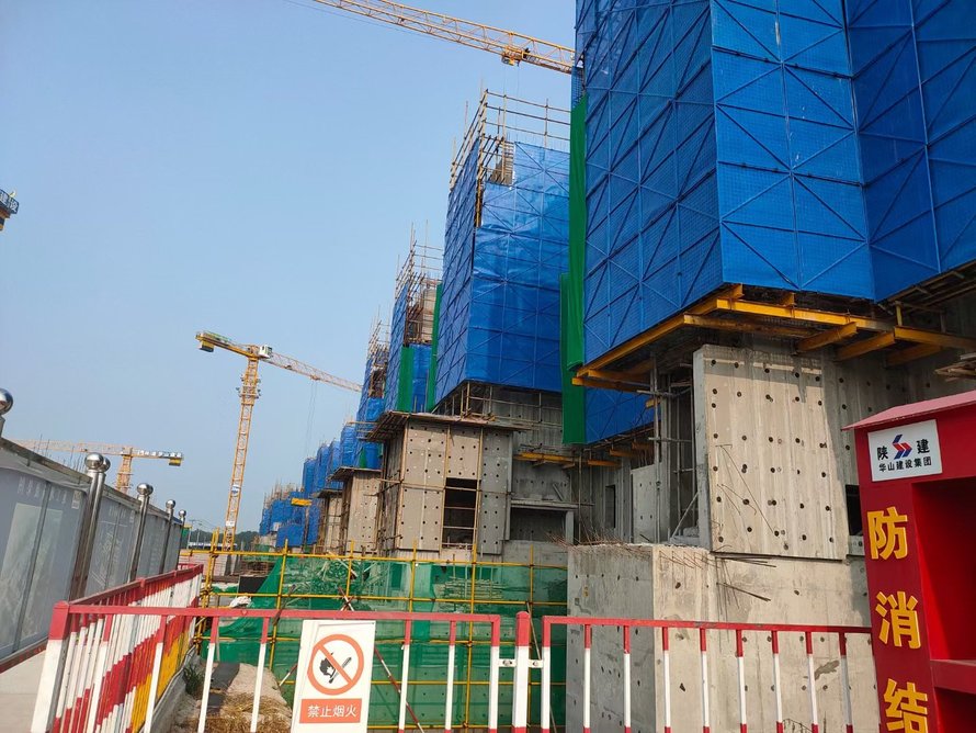 滨江郦城工地施工中的楼栋