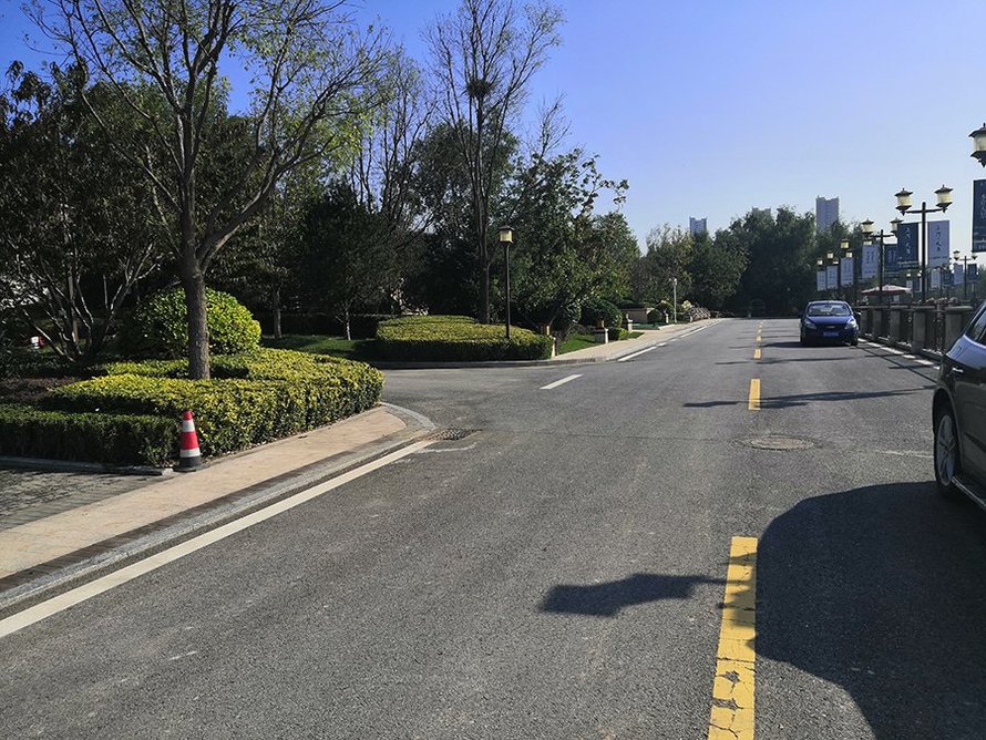 上河天著实景图(社区前道路)