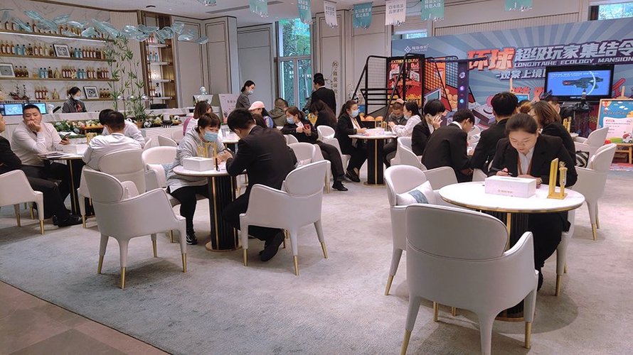 观棠上境售楼现场(洽谈区客户)