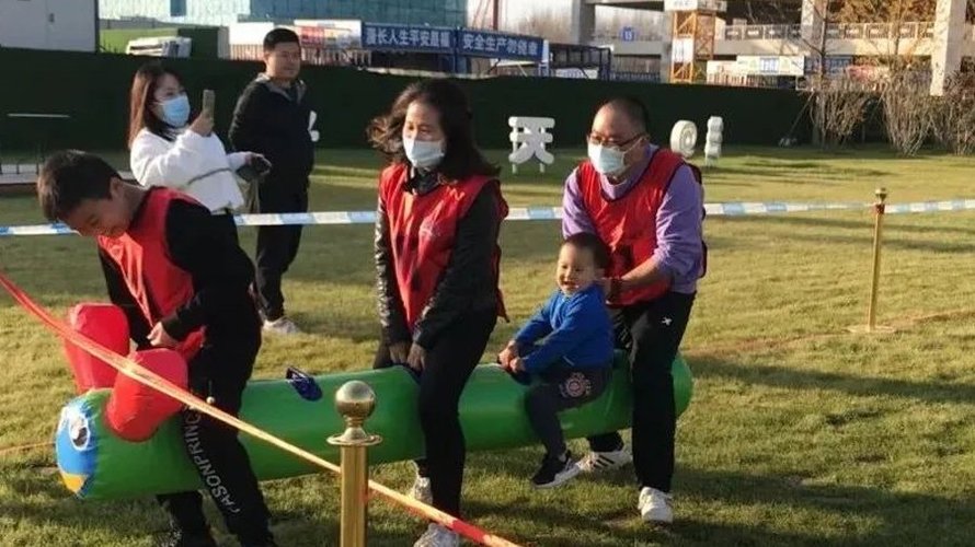 中冶未来城第一届业主亲子运动会(毛毛虫)