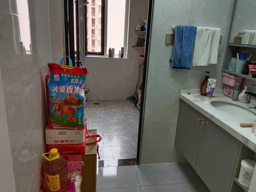 翡翠滨江3室2厅2卫第10张缩略图