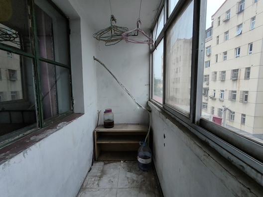建厂局三队家属院（佳和小区）1室1厅1卫第4张缩略图